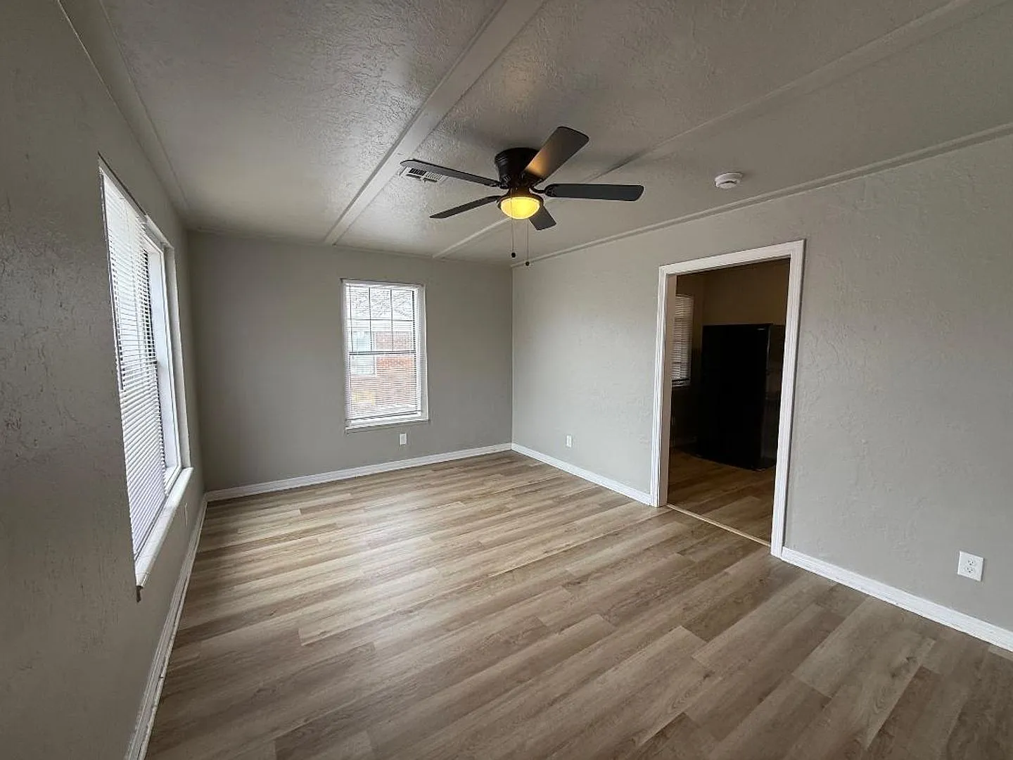 2 Bed 1 Bath Duplex For Lease — Photo 2