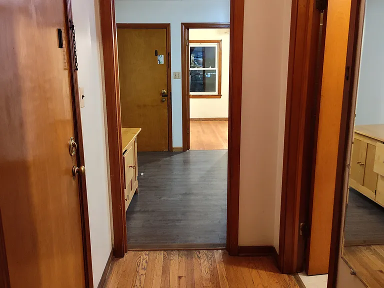 6012 W Eddy St #2 — Photo 5