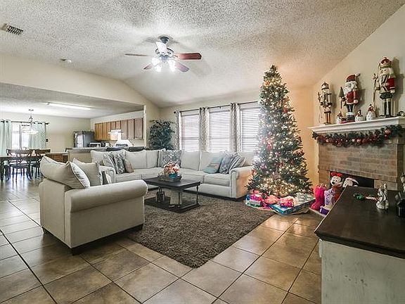 3rd image of 9353 Goldenview Dr