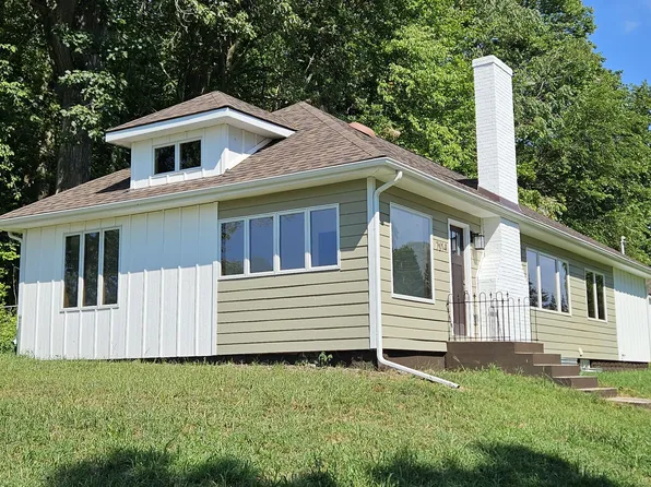 7014 N Bungalow Dr, New Carlisle, IN 46552