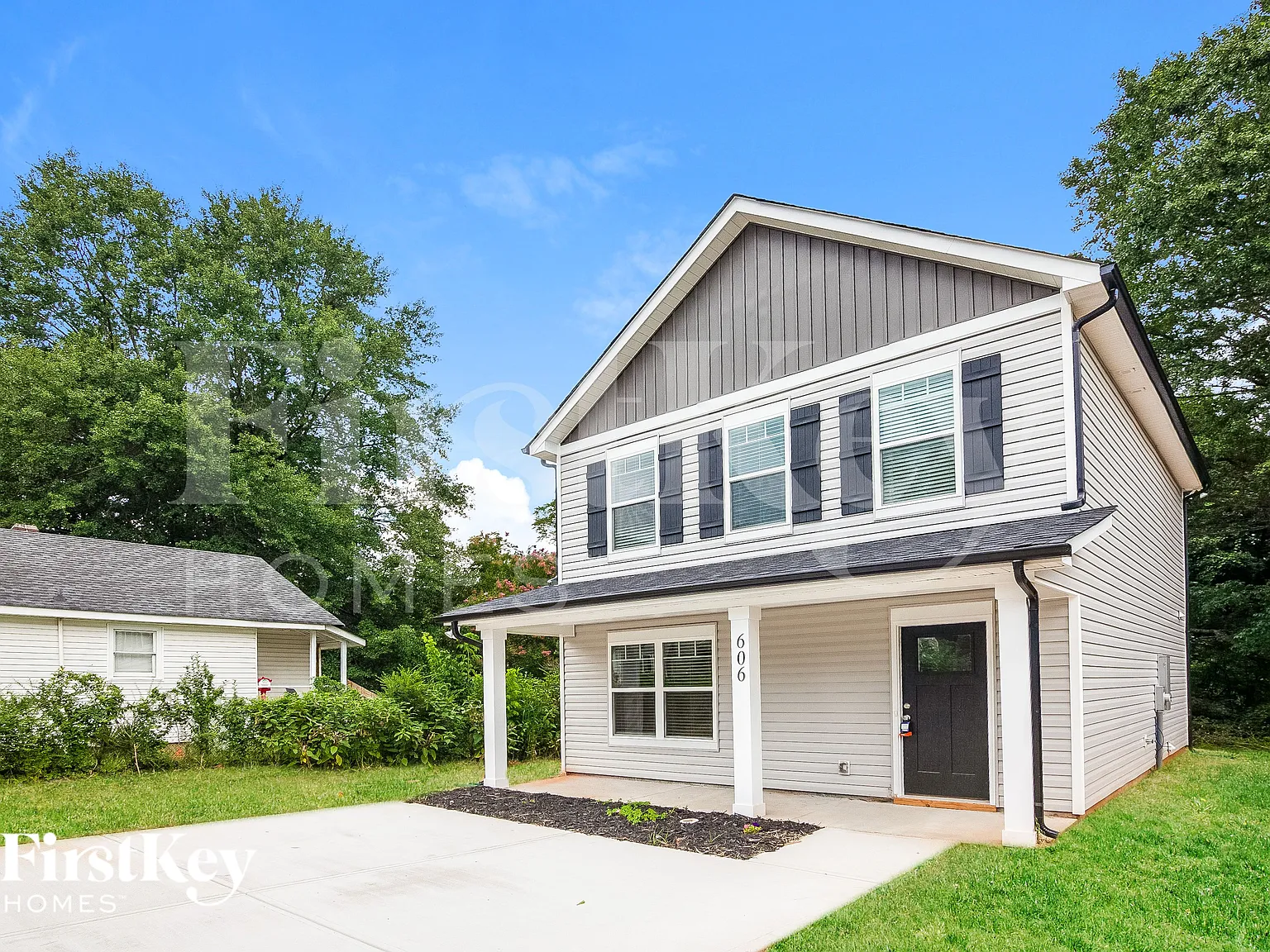 3 bed, 2.5 bath, 1340 sqft, $2,070 — Photo 2