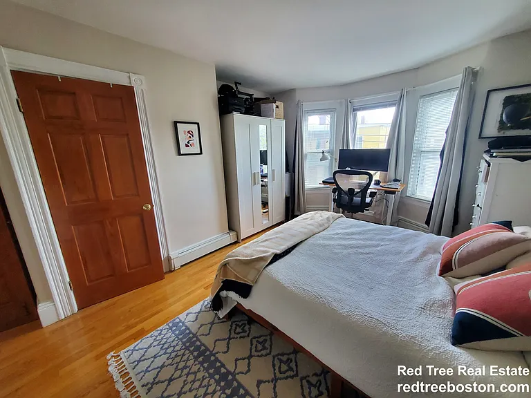 235 Columbia St — Photo 5