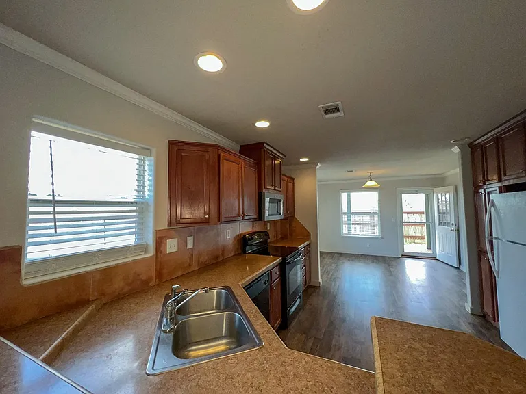 2500 W Highway 90 — Photo 3