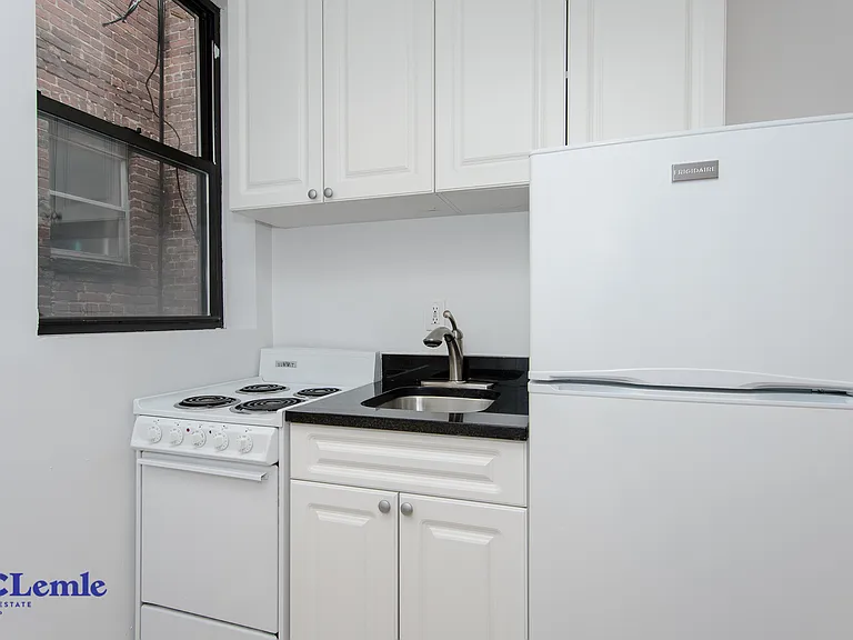 216 E 83rd St #5FW — Photo 5