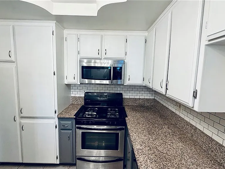 8435 Burnet Ave — Photo 7