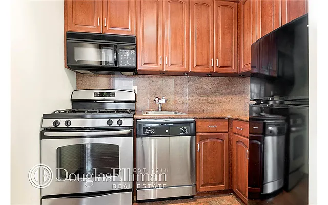 Sold by Douglas Elliman | media 6
