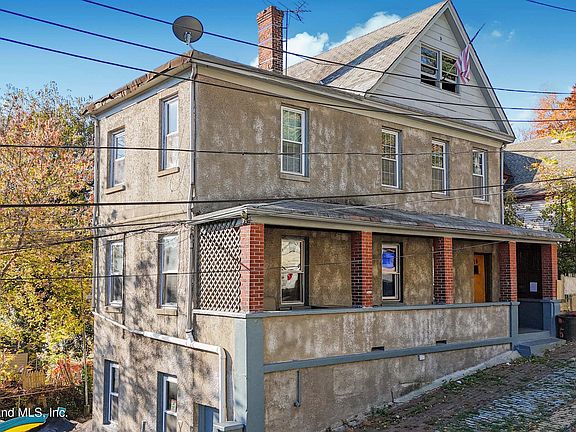 3rd image of 16 Van Tuyl St