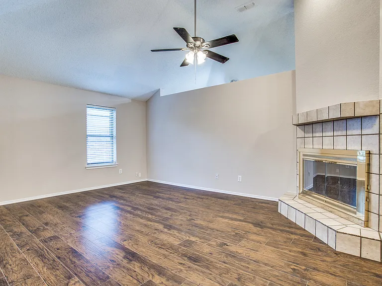 638 Plumlee Pl — Photo 5