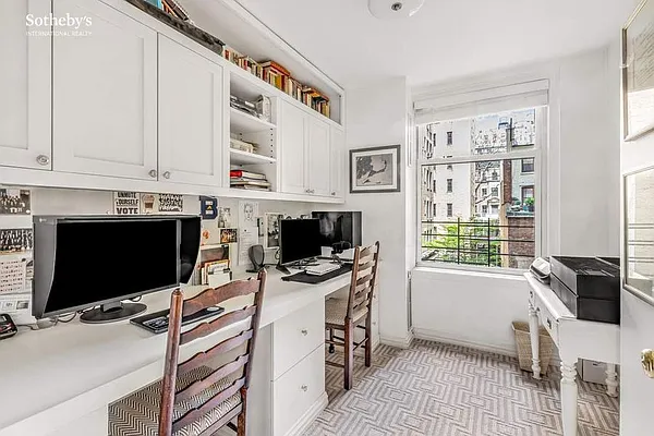 Sold by Sotheby's International Realty | media 29