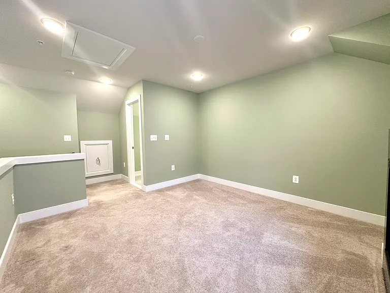 1009 Rockwell Ave — Photo 35