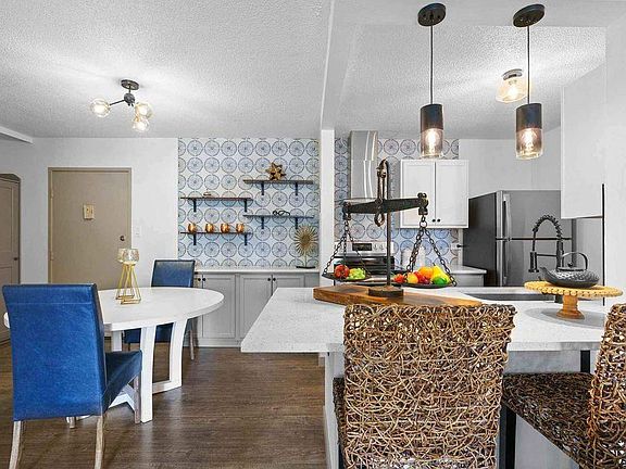 2nd image of 2281 S Vaughn Way Unit 201A