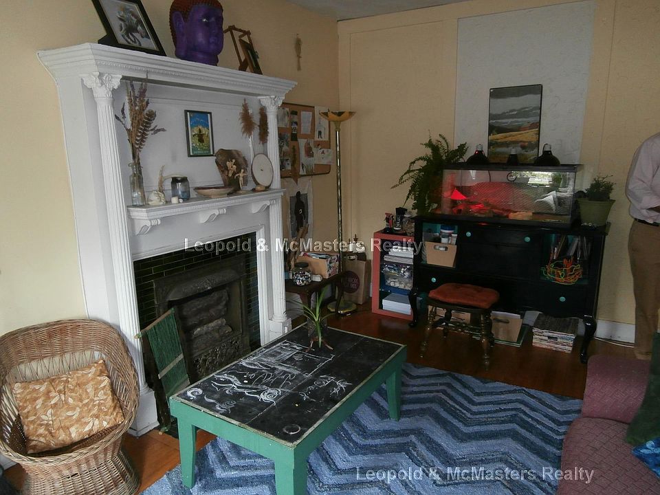 2nd image of 1367 Commonwealth Ave #4R