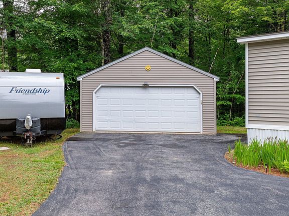 3rd image of 84 Briarwood Road