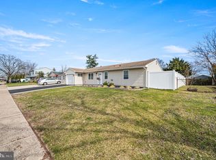 34 Shepherd Ln, Levittown, PA 19055