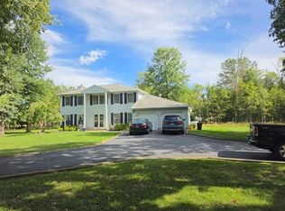 28 Henderson Rd, Kendall Park, NJ 08824