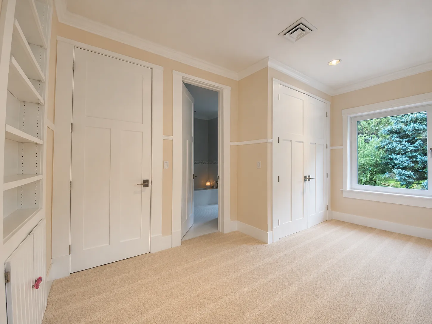 4 bed, 3.5 bath, 3881 sqft, $5,500 — Photo 2