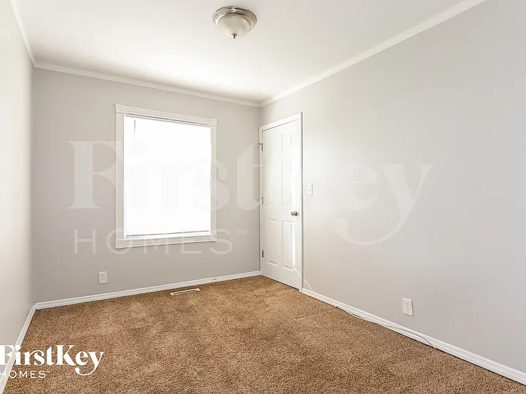 203 Caddy Ave — Photo 9