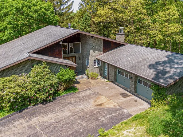 136 Milheim Dr, Butler, PA 16001