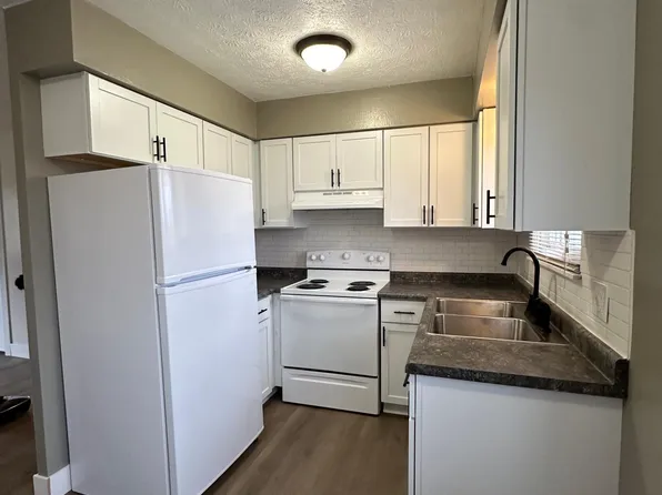 5202 Charm St SW, Canton, OH 44706