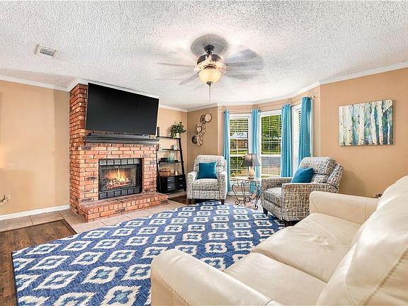 3rd image of 2652 Ruth Dr