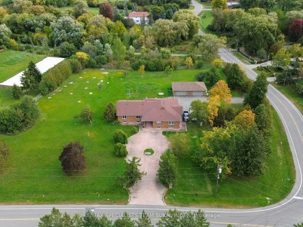 11 Julian Dr, Brampton, ON L6P 0L3
