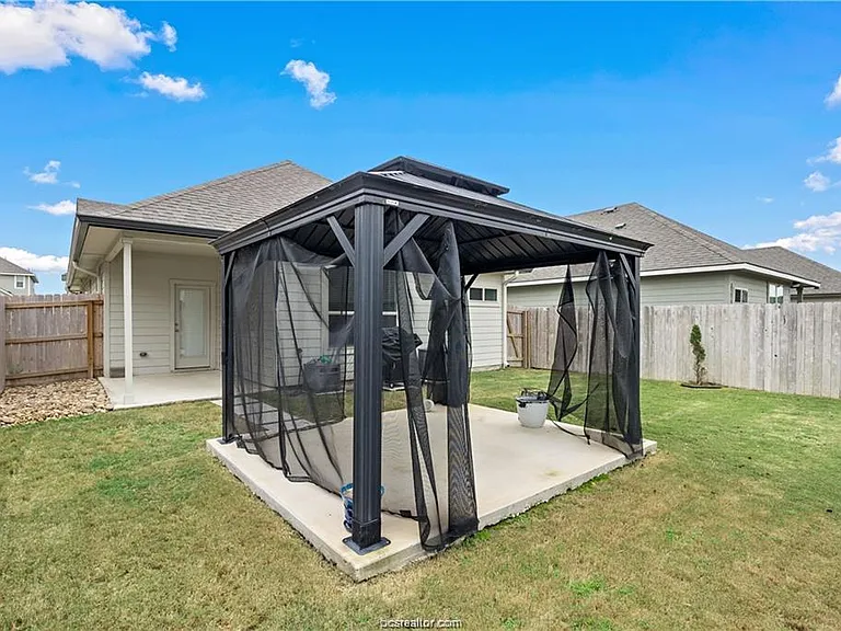 827 Mineral Wells Ln — Photo 23
