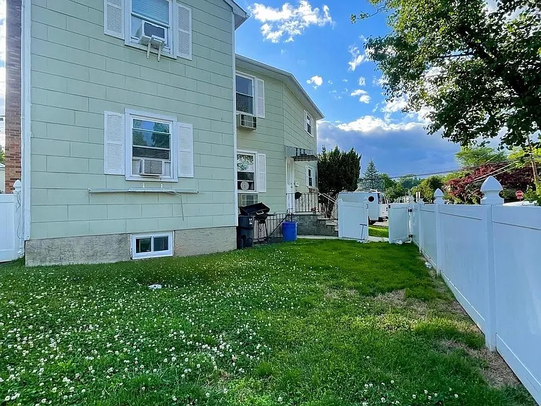 11 Ashwood Rd #1 — Photo 2