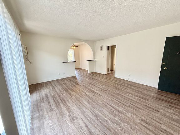 5th image of 3545 Keystone Ave APT 4