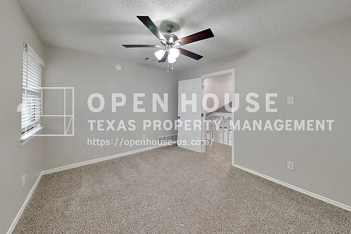 2102 Holly Hill Ln — Photo 12