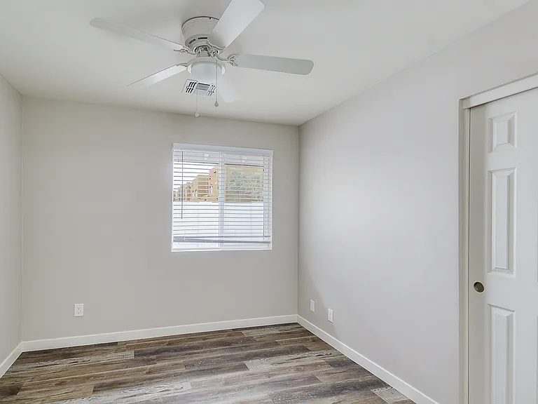 1648 W Colter St #6 — Photo 9