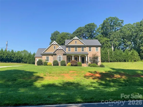 135 Blossom Hill Rd, Lincolnton, NC 28092