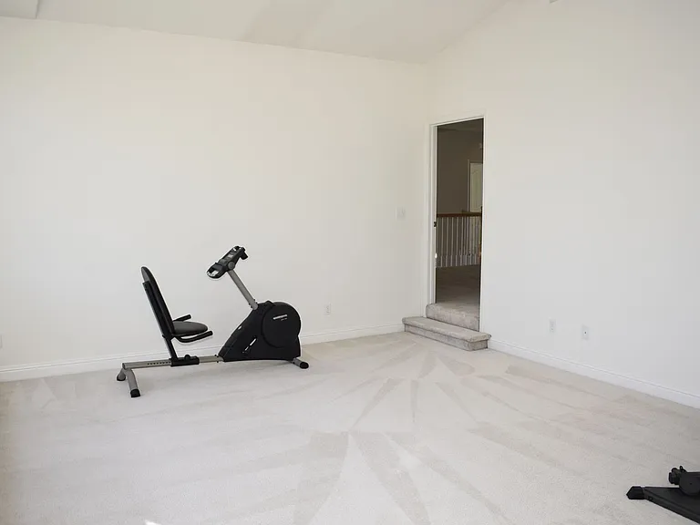 630 Rogers Cir — Photo 34