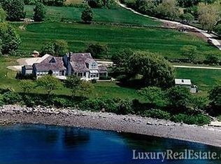 561 Neck Rd, Tiverton, RI 02878