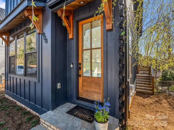 408 S Oconeechee Ave, Black Mountain, NC 28711