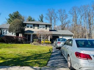 10 Eileen Ct, East Brunswick, NJ 08816