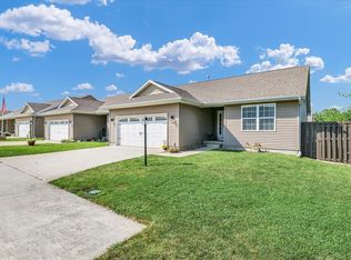 206 Medinah Ct, Fisher, IL 61843