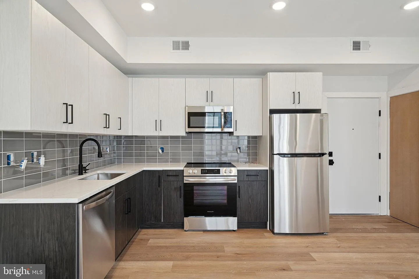 1 bed, 650 sqft, $1,750 — Photo 3