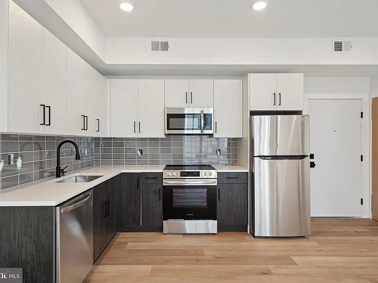 1828 Frankford Ave #202 — Photo 3