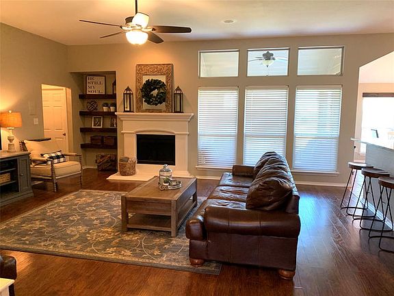5th image of 128 Pepperbush Ln