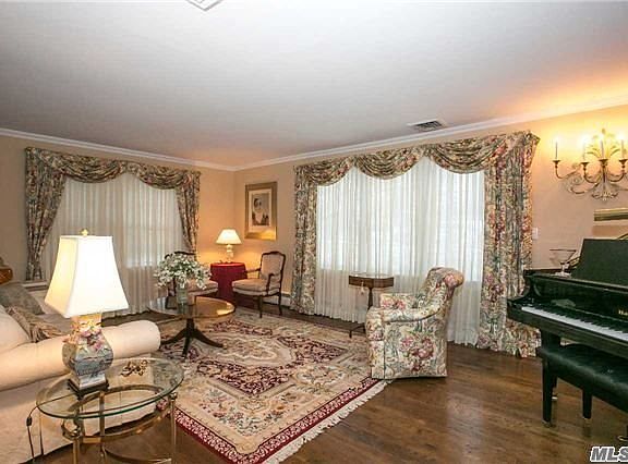 3rd image of 6 Hilltop Ln