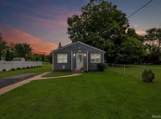 2431 Utley Rd, Flint, MI 48532