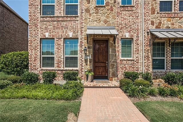 1st image of 7925 Parkwood Blvd