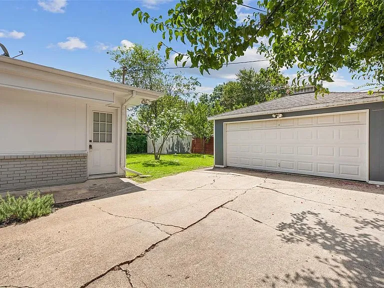 6802 Blessing Dr — Photo 21