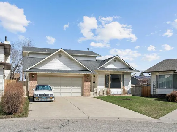 40 S Scenic Pl NW, Calgary, AB T3L 1A5