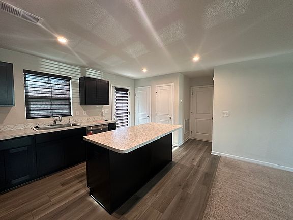 5th image of 304 Forecastle St