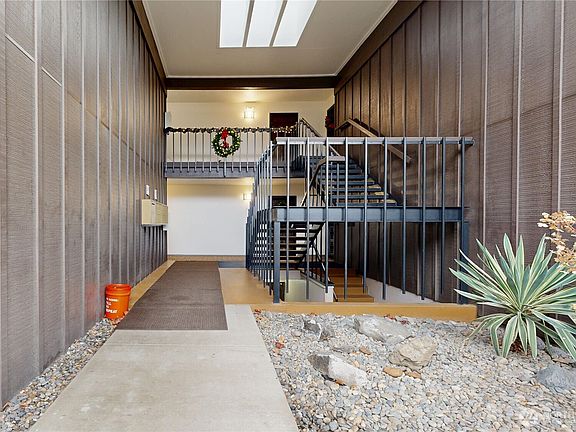 2nd image of 364 Catherine Street #B-6
