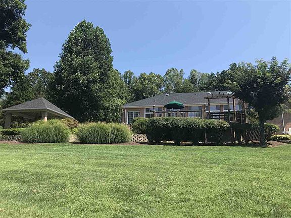 4th image of 12 Nichols Dr