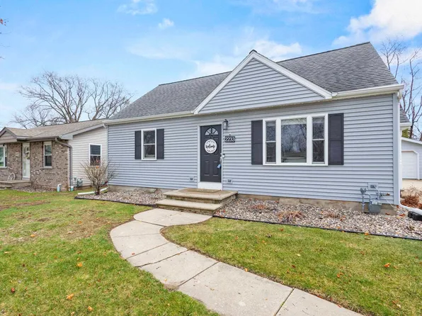 2233 Magnolia Ln, Green Bay, WI 54304