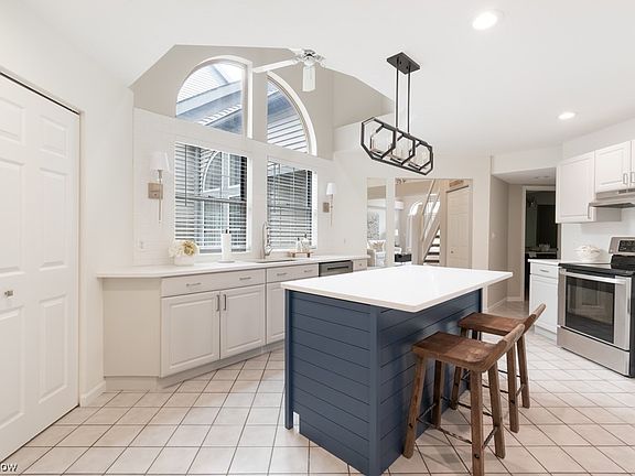 5th image of 113 S Bayshore Dr #3
