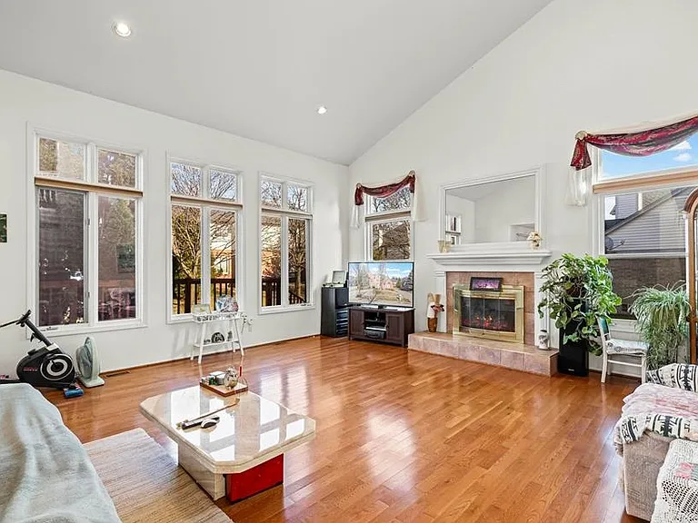 4885 Homestead Dr — Photo 5
